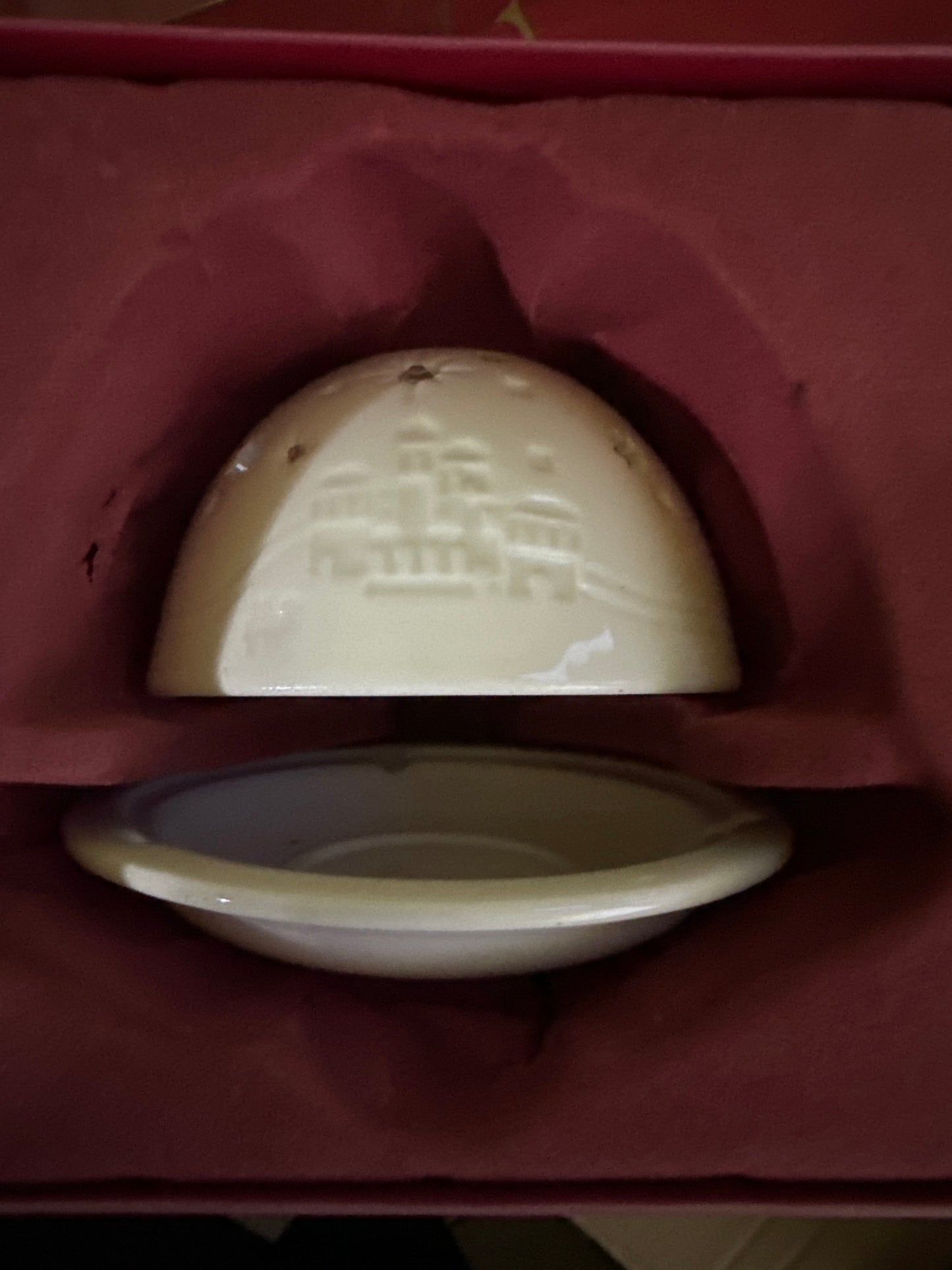 Belleekliving Nativity Dome Votive