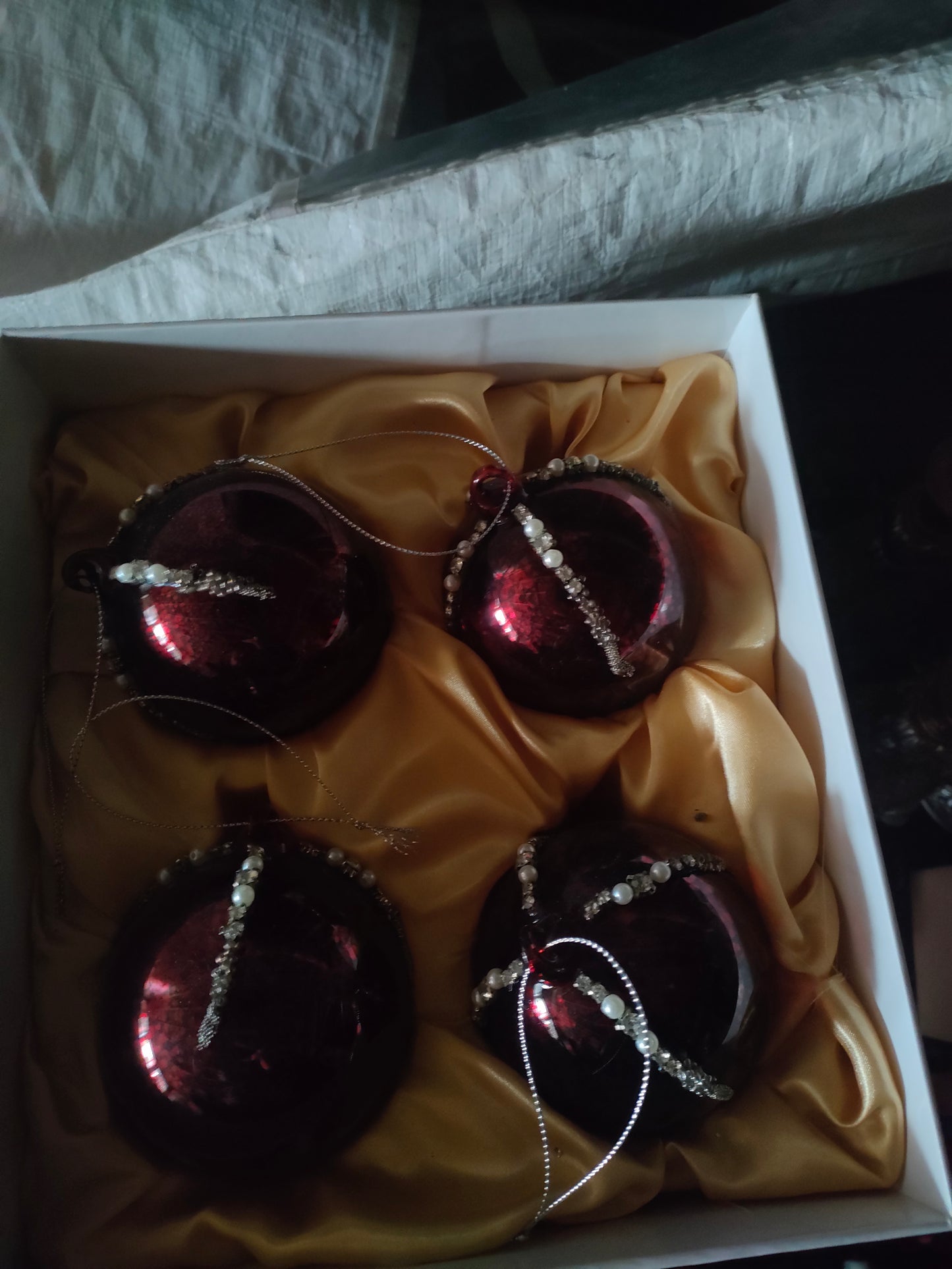 Avoca Blue 8 cm Round Bauble x 4 Red and Pearl