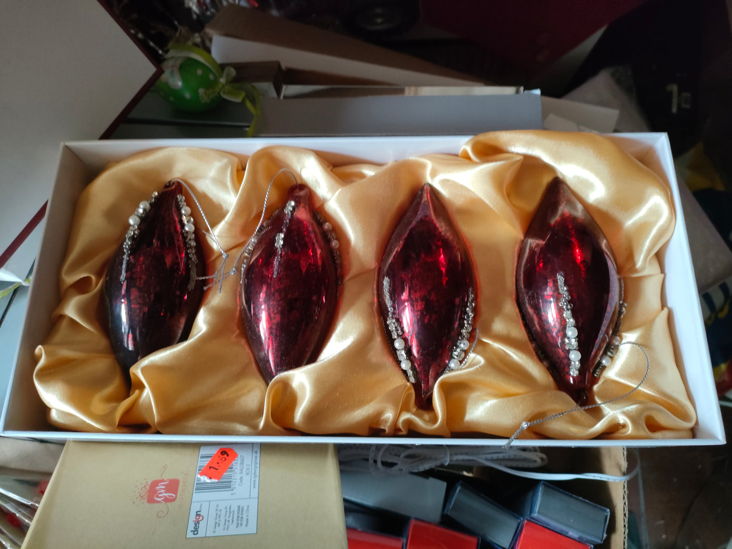 Avoca Blue Christmas Baubles Tear Drop Bauble 4 x Red with Pearl