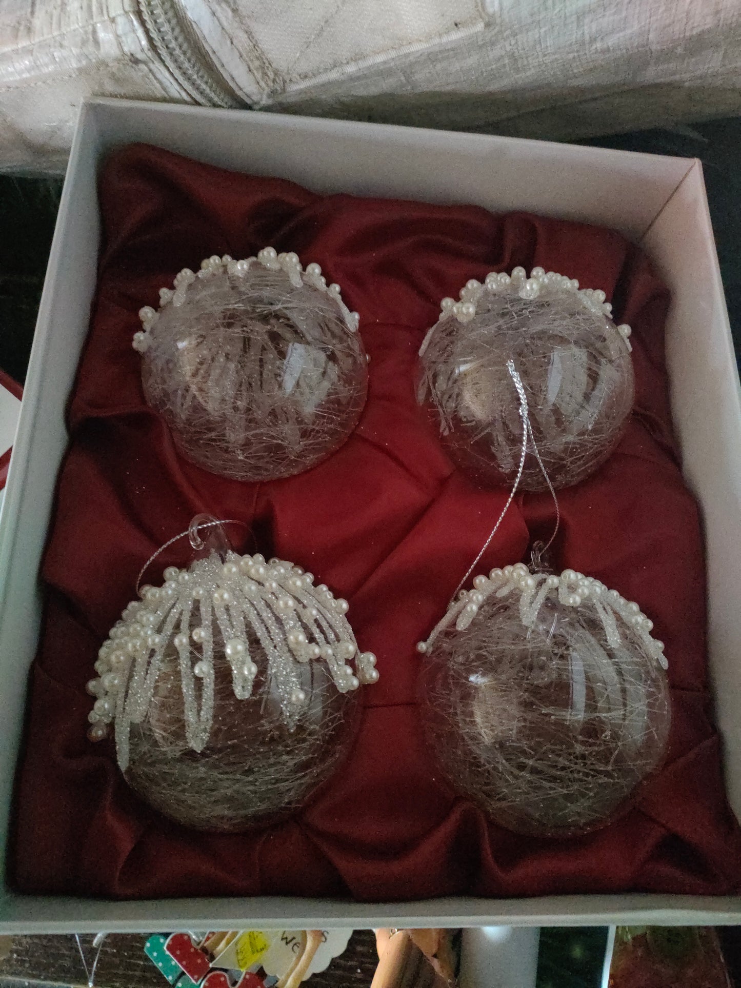 8cm Round Bauble x 4 White Snowdrop