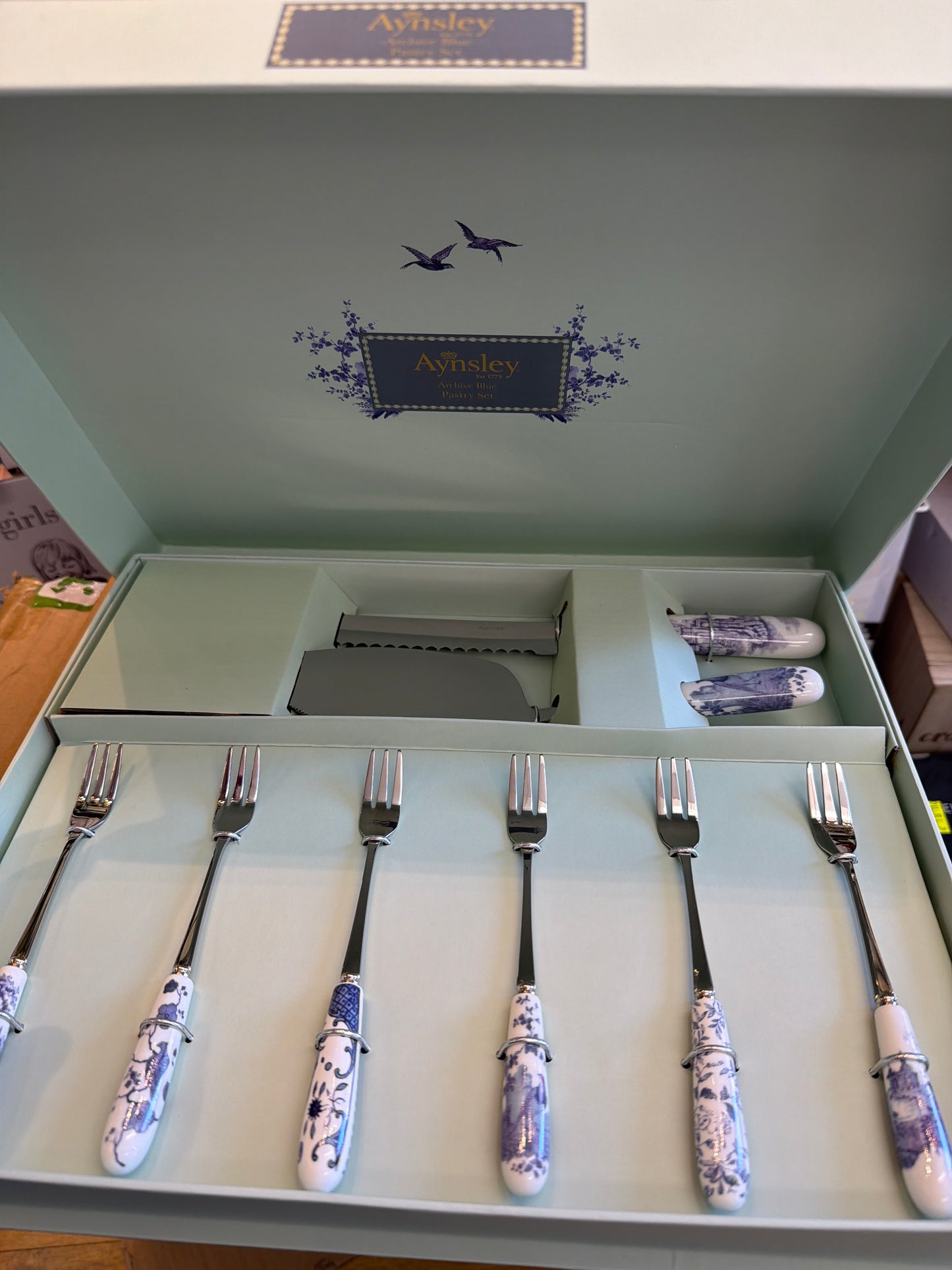 Aynsley Archive Blue Pastry Set