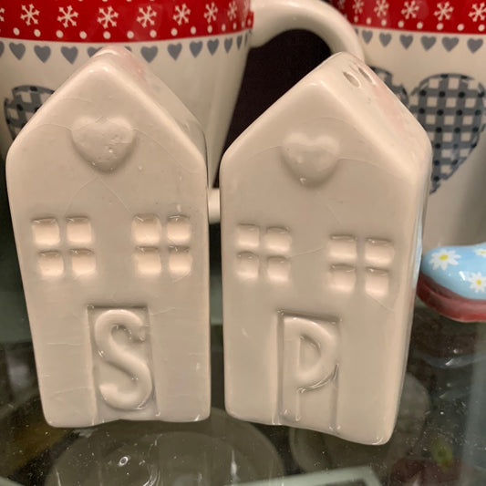 Ceramic House Shaped SALT & PEPPER