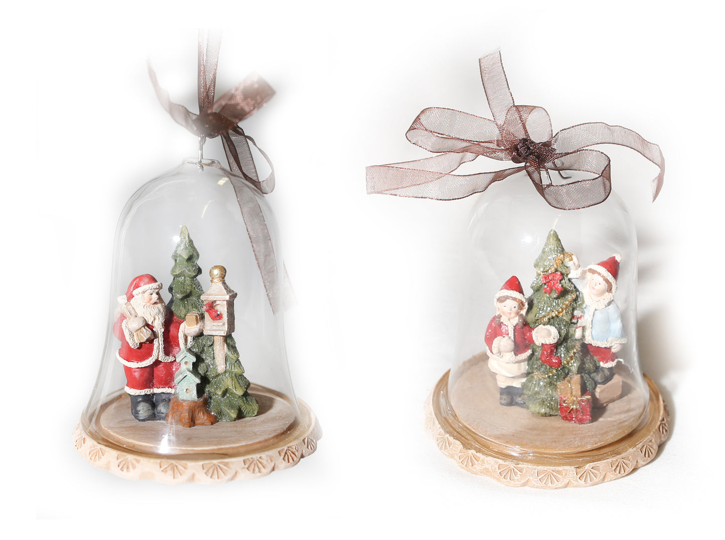 Christmas scene ornament in glass dome