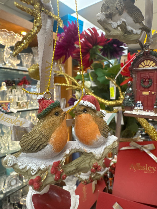 ROBIN RESIN DOUBLE HANGER WITH BERRIES ON BRANCH