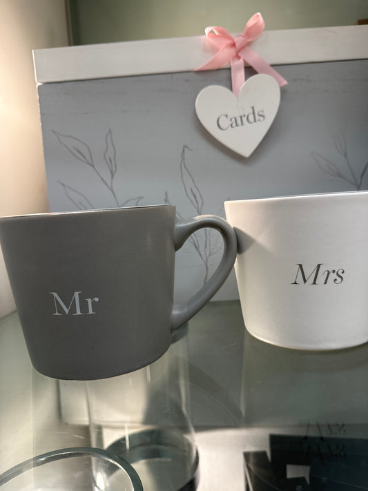 Amore Set of 2 Grey & White Mugs - Mr & Mrs