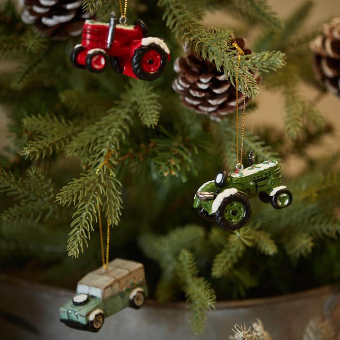 XMAS FARM VEHICLE HANGER 3 ASSTD POLYRESIN WITH SNOW