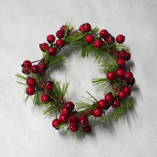 Candle ring, red berries & pine 8.5cm