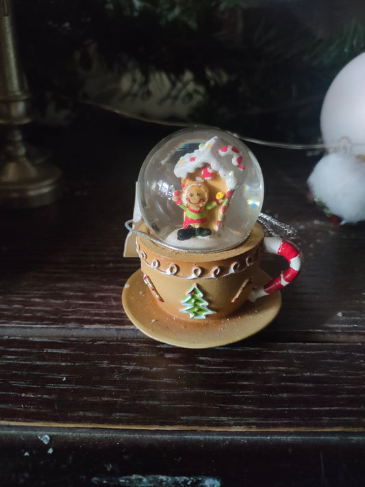 Gisela Ginger Bread House Globe